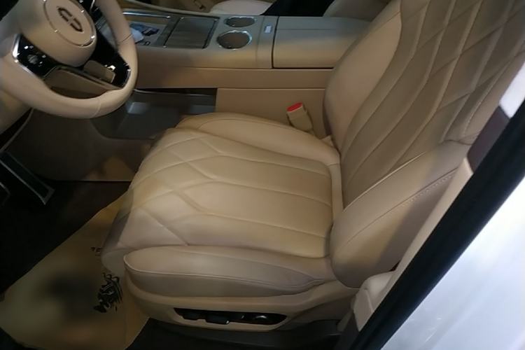 Used Hima AITO M8 2025 Extended-Range Max+ Version 53.4 kWh 6-Seater Edition Left Front Seat