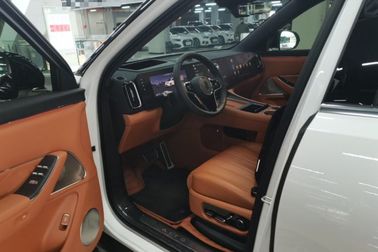 Used Hima AITO M8 2025 Extended-Range Max+ Version 53.4 kWh 6-Seater Edition Left Front Seat
