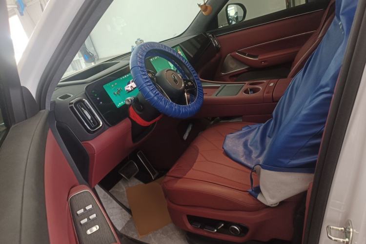 Used Hima AITO M8 2025 Extended-Range Ultra Version 53.4 kWh 6-Seater Edition Left Front Seat
