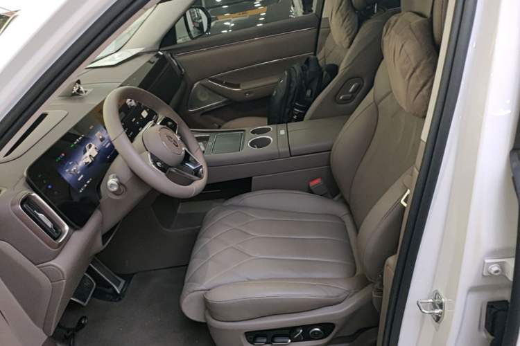Used Hima AITO M8 2025 Model Pure Electric Max+ Five-Seat Long-Range Version Left Front Seat