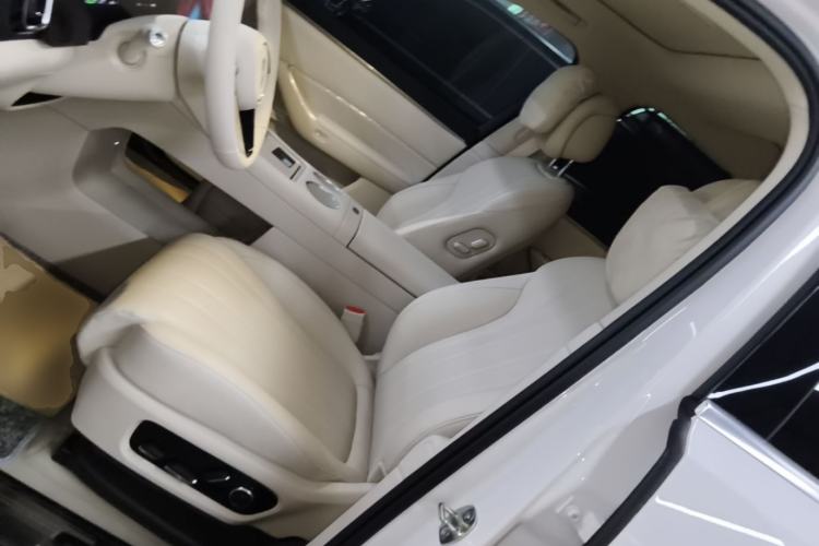 Used Hima AITO M8 2025 Extended-Range Max+ Version 53.4 kWh 5-Seater Edition Left Front Seat