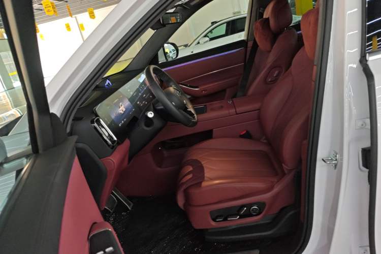 Used Hima AITO M8 2025 Extended-Range Max+ Version 53.4 kWh 6-Seater Edition Left Front Seat