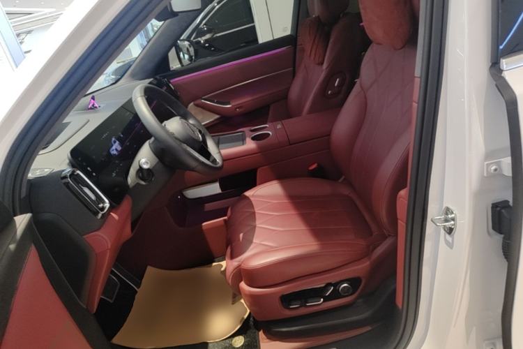 Used Hima AITO M8 2025 Extended-Range Ultra Version 53.4 kWh 6-Seater Edition Left Front Seat