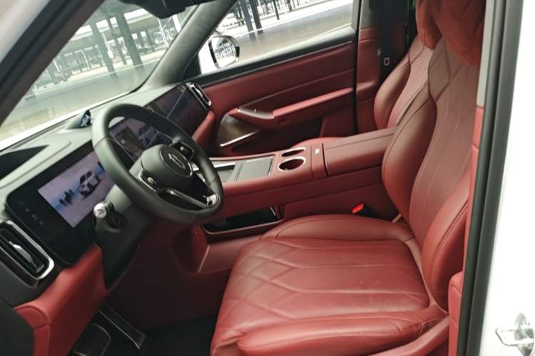 Used Hima AITO M8 2025 Extended-Range Ultra Version 53.4 kWh 6-Seater Edition Left Front Seat