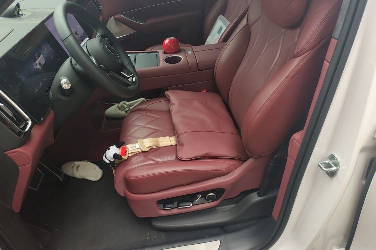 Used Hima AITO M8 2025 Extended-Range Max+ Version 53.4 kWh 5-Seater Edition Left Front Seat