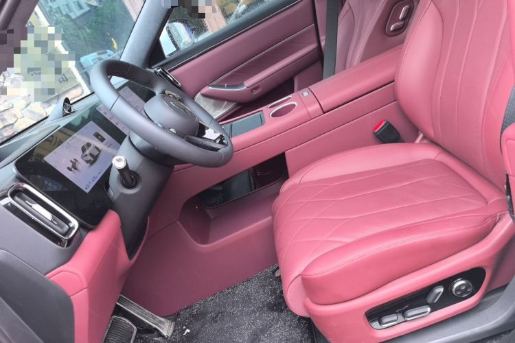 Used Hima AITO M8 2025 Extended-Range Max+ Version 53.4 kWh 6-Seater Edition Left Front Seat