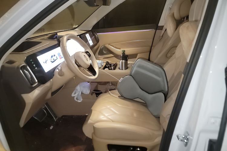 Used Hima AITO M8 2025 Extended-Range Max+ Version 53.4 kWh 6-Seater Edition Left Front Seat