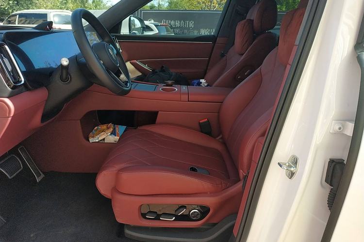Used Hima AITO M8 2025 Extended-Range Max+ Version 53.4 kWh 6-Seater Edition Left Front Seat