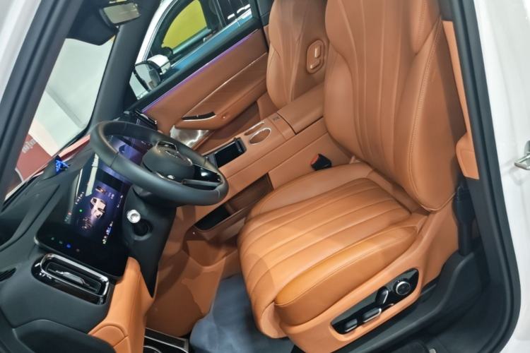 Used Hima AITO M8 2025 Extended-Range Ultra Version 53.4 kWh 6-Seater Edition Left Front Seat