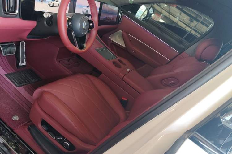 Used Hima AITO M8 2025 Extended-Range Ultra Version 53.4 kWh 6-Seater Edition Left Front Seat