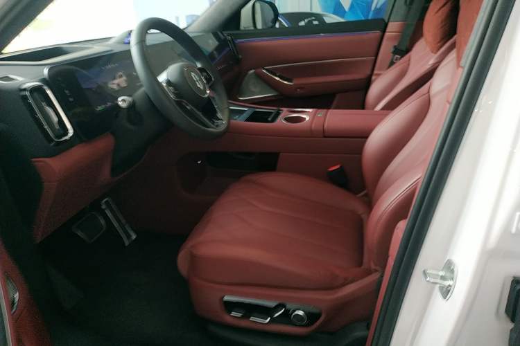 Used Hima AITO M8 2025 Extended-Range Max+ Version 53.4 kWh 5-Seater Edition Left Front Seat