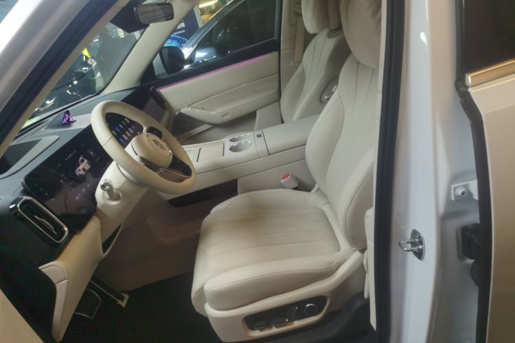Used Hima AITO M8 2025 Extended-Range Max+ Version 53.4 kWh 6-Seater Edition Left Front Seat