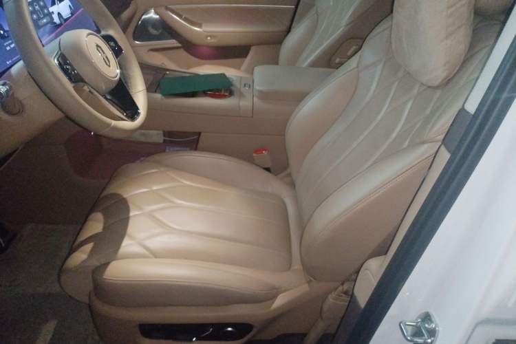 Used Hima AITO M8 2025 Extended-Range Ultra Version 53.4 kWh 6-Seater Edition Left Front Seat