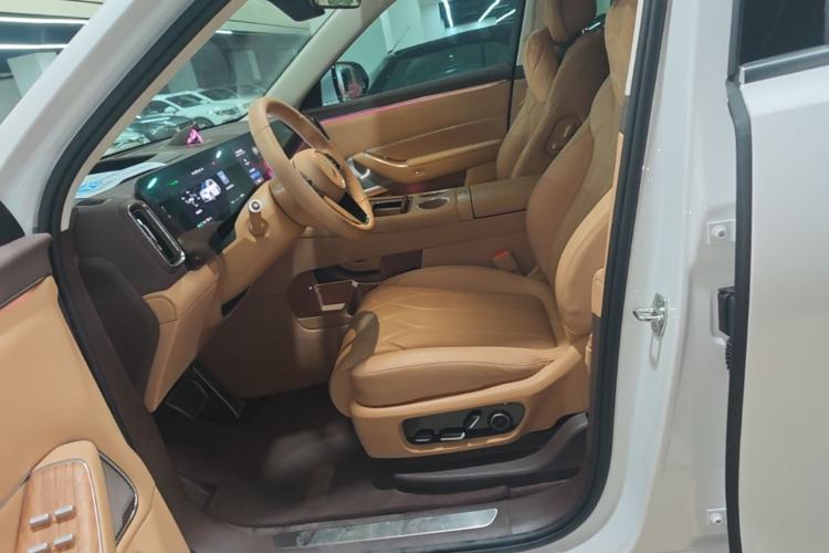 Used Hima AITO M8 2025 Model, Pure Electric Max+ Six-Seat Long-Range Version Left Front Seat