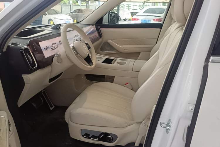 Used Hima AITO M8 2025 Extended-Range Ultra Version 53.4 kWh 5-Seater Edition Left Front Seat