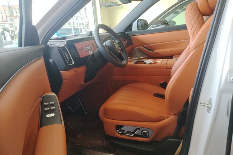 Used Hima AITO M8 2025 Extended-Range Max+ Version 53.4 kWh 6-Seater Edition Left Front Seat