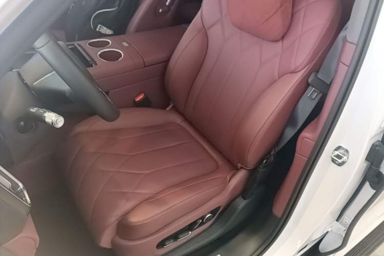 Used Hima AITO M8 2025 Extended-Range Ultra Version 53.4 kWh 6-Seater Edition Left Front Seat