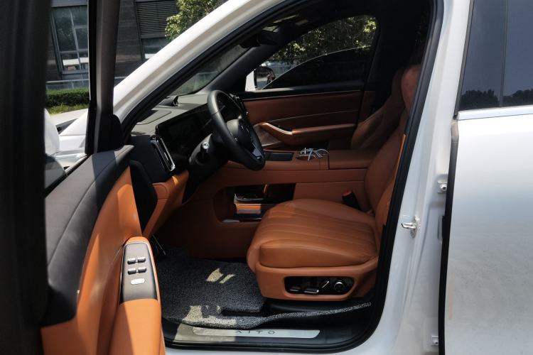 Used Hima AITO M8 2025 Extended-Range Max+ Version 53.4 kWh 5-Seater Edition Left Front Seat