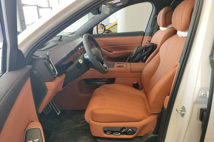 Used Hima AITO M8 2025 Extended-Range Max+ Version 53.4 kWh 6-Seater Edition Left Front Seat