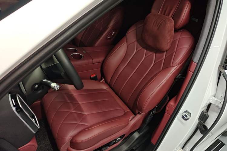 Used Hima AITO M8 2025 Extended-Range Max+ Version 53.4 kWh 5-Seater Edition Left Front Seat