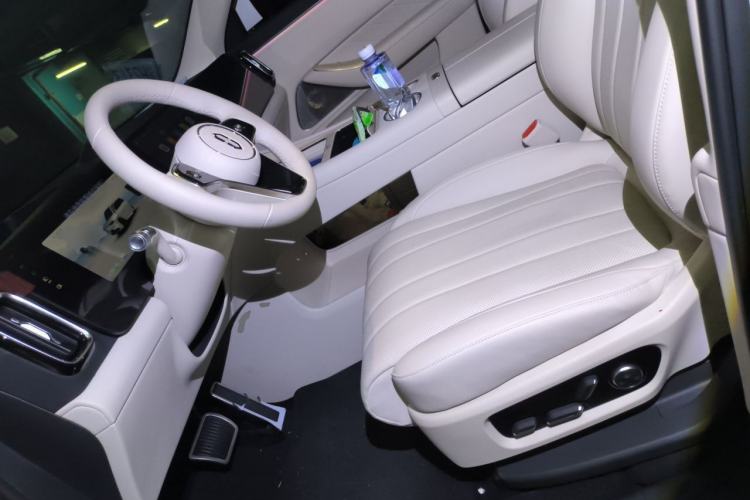 Used Hima AITO M8 2025 Extended-Range Ultra Version 53.4 kWh 5-Seater Edition Left Front Seat