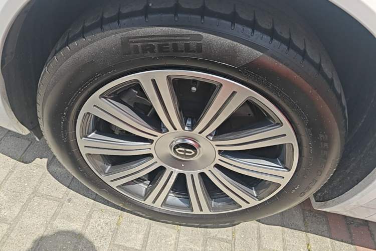Used Hima AITO M8 2025 Extended-Range Max+ Version 53.4 kWh 6-Seater Edition Left Front Wheel Hub