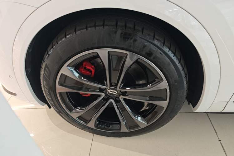 Used Hima AITO M8 2025 Extended-Range Max+ Version 53.4 kWh 6-Seater Edition Left Front Wheel Hub