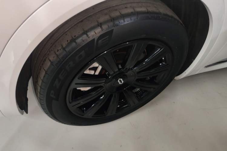 Used Hima AITO M8 2025 Extended-Range Max+ Version 53.4 kWh 6-Seater Edition Left Front Wheel Hub