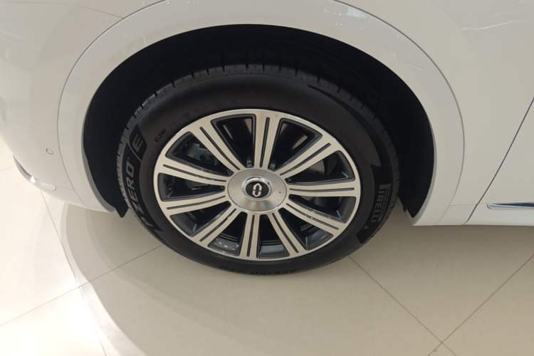 Used Hima AITO M8 2025 Model Pure Electric Max+ Five-Seat Long-Range Version Left Front Wheel Hub