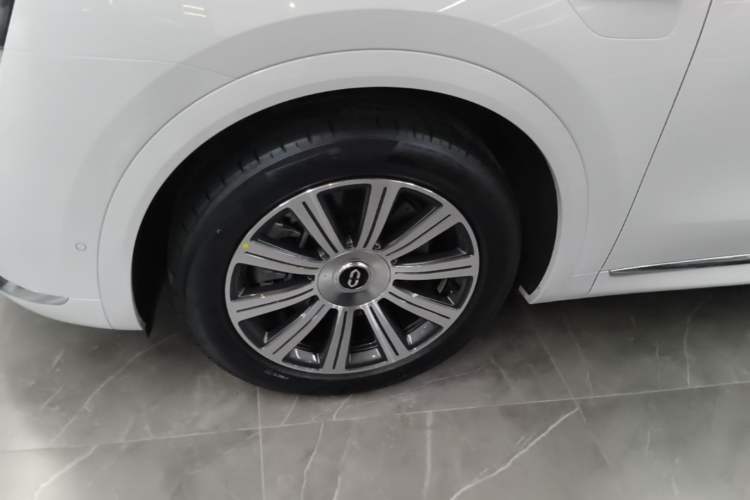 Used Hima AITO M8 2025 Extended-Range Max+ Version 53.4 kWh 5-Seater Edition Left Front Wheel Hub