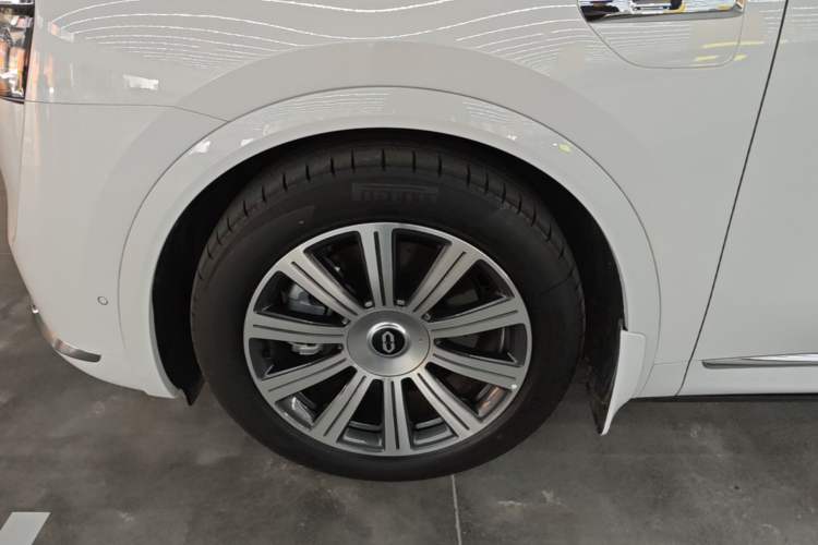 Used Hima AITO M8 2025 Extended-Range Max+ Version 53.4 kWh 6-Seater Edition Left Front Wheel Hub