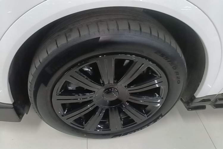 Used Hima AITO M8 2025 Extended-Range Max+ Version 53.4 kWh 6-Seater Edition Left Front Wheel Hub