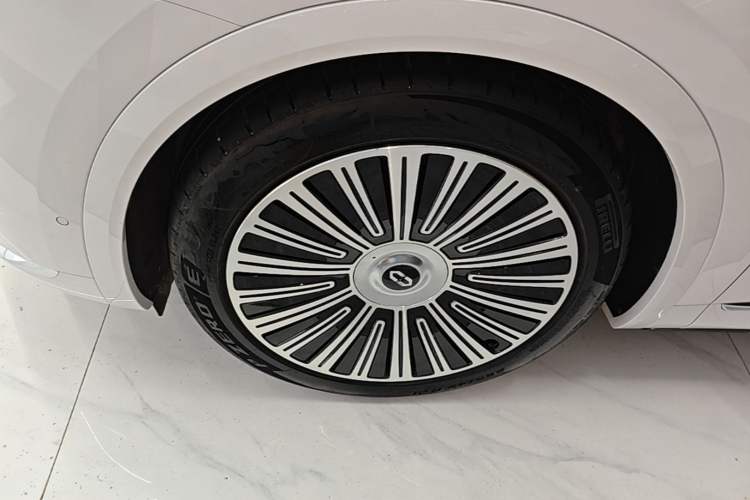 Used Hima AITO M8 2025 Extended-Range Ultra Version 53.4 kWh 5-Seater Edition Left Front Wheel Hub