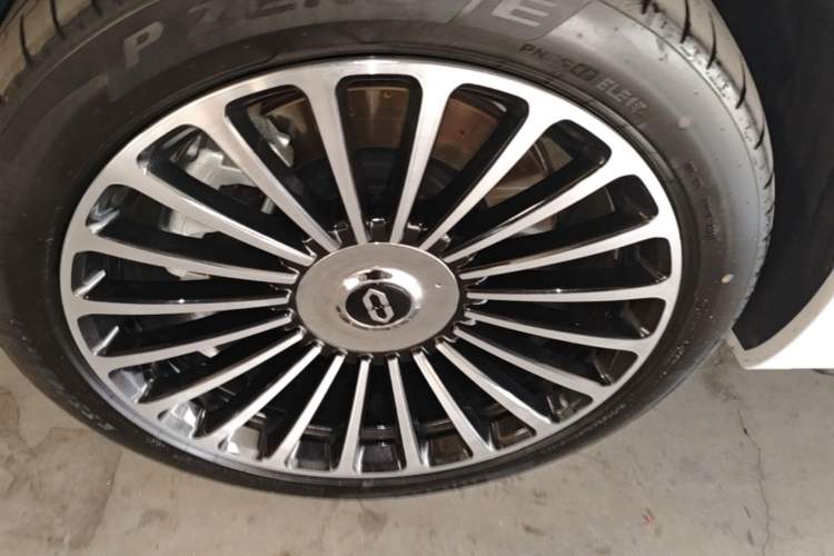 Used Hima AITO M8 2025 Extended-Range Ultra Version 53.4 kWh 6-Seater Edition Left Front Wheel Hub