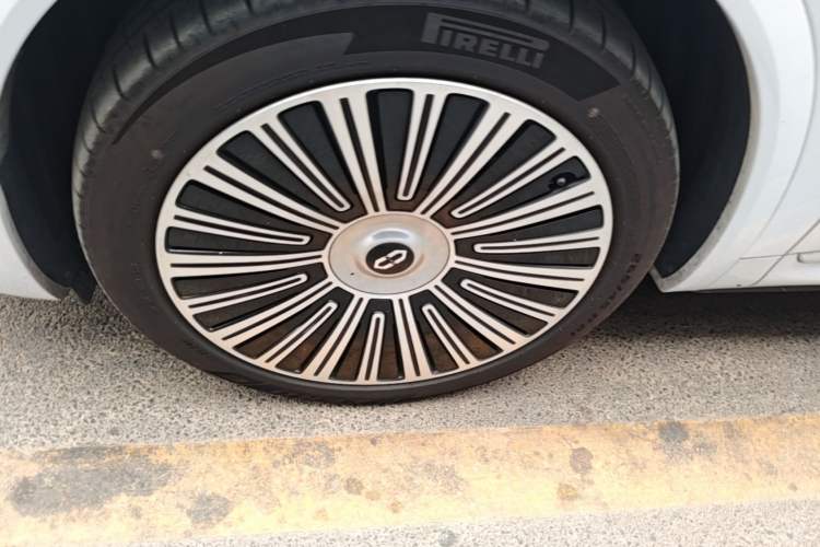 Used Hima AITO M8 2025 Extended-Range Ultra Version 53.4 kWh 6-Seater Edition Left Front Wheel Hub