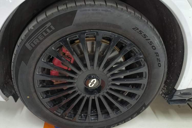 Used Hima AITO M8 2025 Extended-Range Max+ Version 53.4 kWh 6-Seater Edition Left Front Wheel Hub