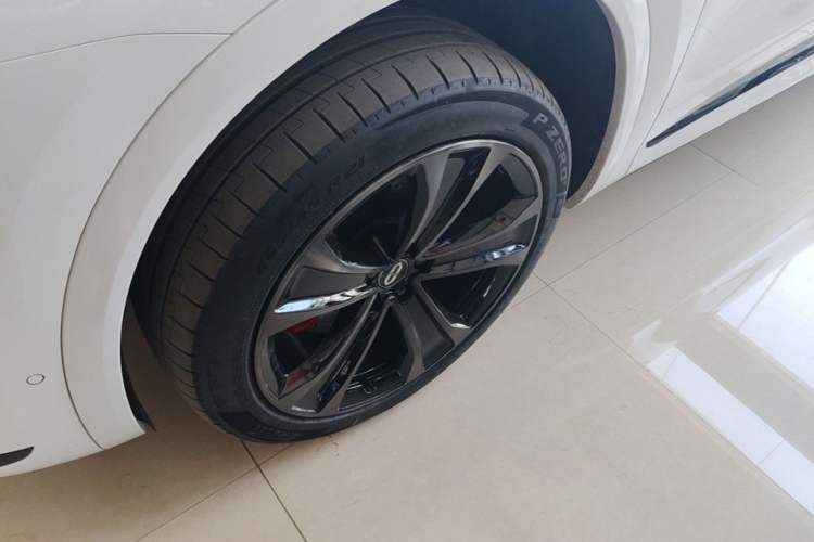 Used Hima AITO M8 2025 Extended-Range Ultra Version 53.4 kWh 6-Seater Edition Left Front Wheel Hub