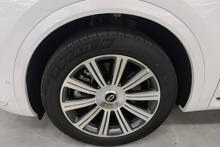 Used Hima AITO M8 2025 Extended-Range Max+ Version 53.4 kWh 5-Seater Edition Left Front Wheel Hub