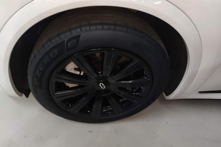 Used Hima AITO M8 2025 Extended-Range Max+ Version 53.4 kWh 6-Seater Edition Left Front Wheel Hub