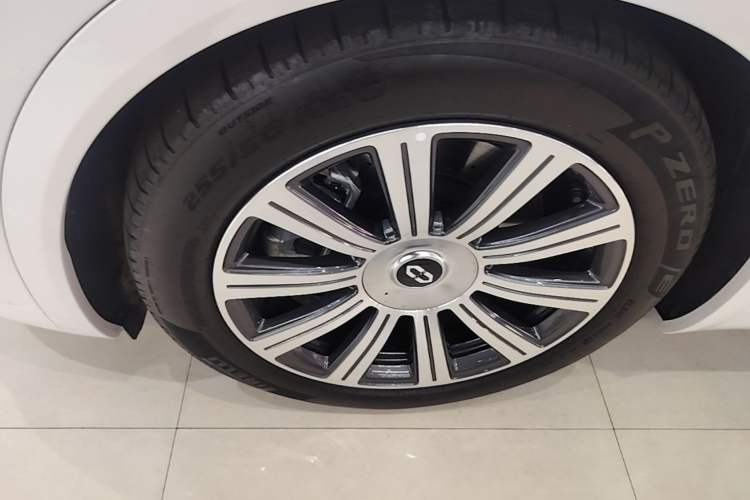 Used Hima AITO M8 2025 Extended-Range Max+ Version 53.4 kWh 6-Seater Edition Left Front Wheel Hub