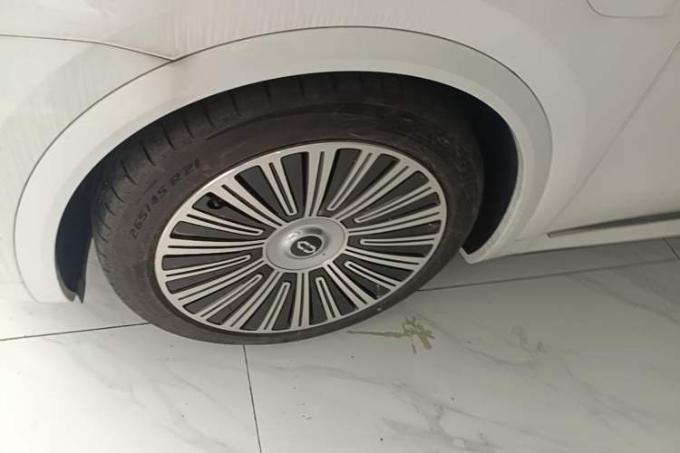 Used Hima AITO M8 2025 Extended-Range Ultra Version 53.4 kWh 5-Seater Edition Left Front Wheel Hub