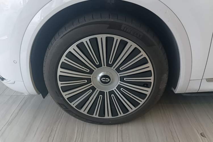 Used Hima AITO M8 2025 Extended-Range Ultra Version 53.4 kWh 6-Seater Edition Left Front Wheel Hub