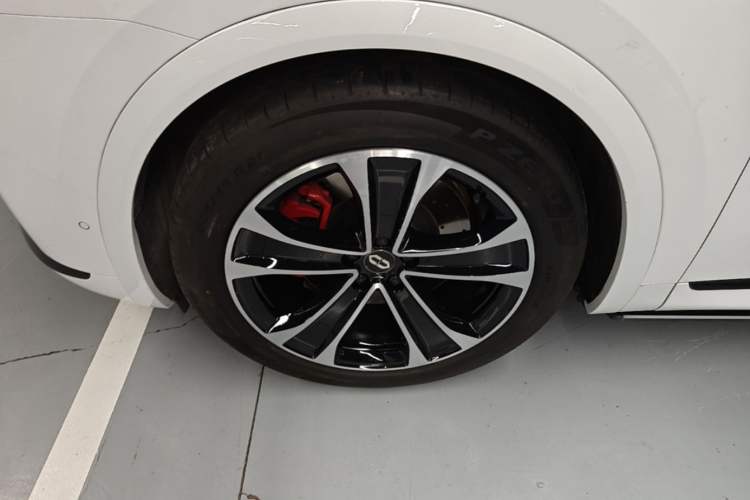Used Hima AITO M8 2025 Extended-Range Max+ Version 53.4 kWh 5-Seater Edition Left Front Wheel Hub