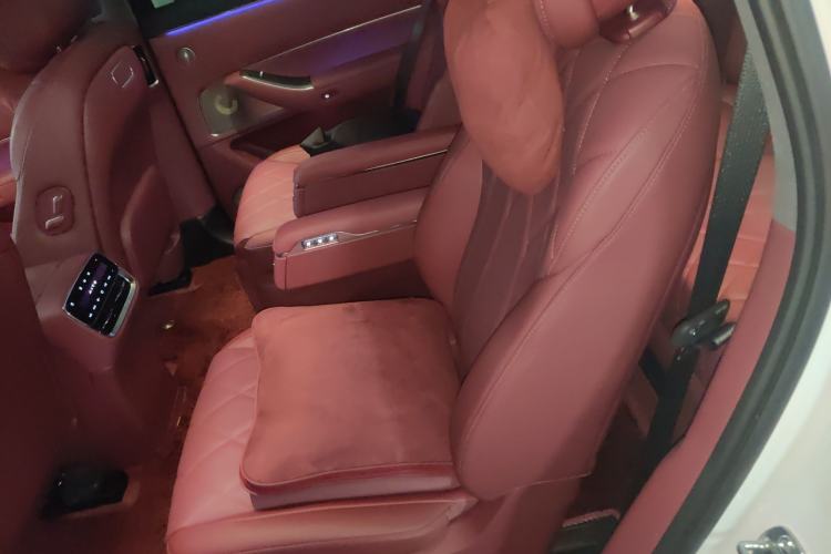 Used Hima AITO M8 2025 Extended-Range Ultra Version 53.4 kWh 6-Seater Edition Left Rear Seat