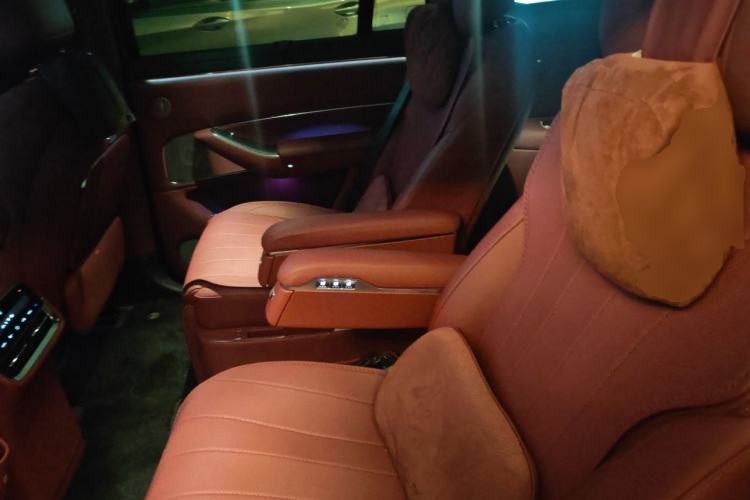 Used Hima AITO M8 2025 Extended-Range Max+ Version 53.4 kWh 6-Seater Edition Left Rear Seat