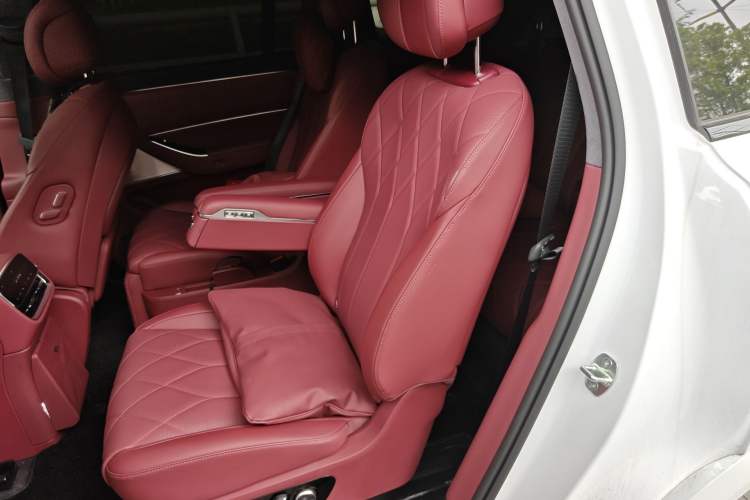Used Hima AITO M8 2025 Extended-Range Max+ Version 53.4 kWh 6-Seater Edition Left Rear Seat