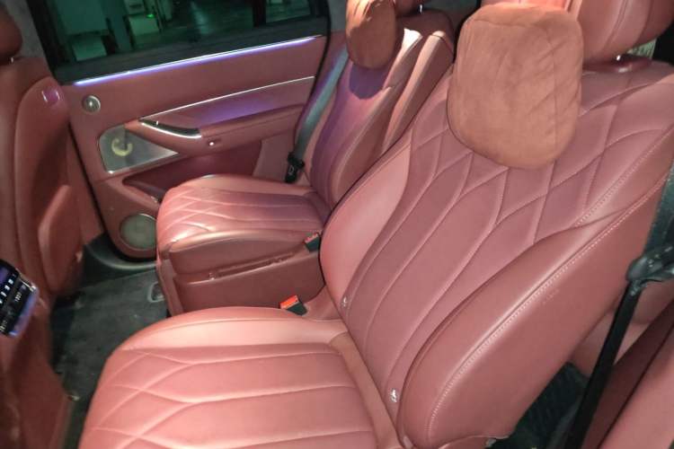 Used Hima AITO M8 2025 Extended-Range Ultra Version 53.4 kWh 6-Seater Edition Left Rear Seat