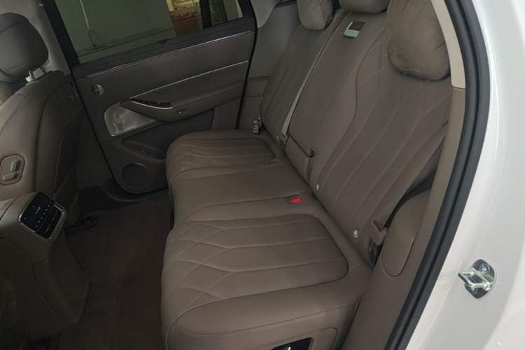 Used Hima AITO M8 2025 Model Pure Electric Max+ Five-Seat Long-Range Version Left Rear Seat