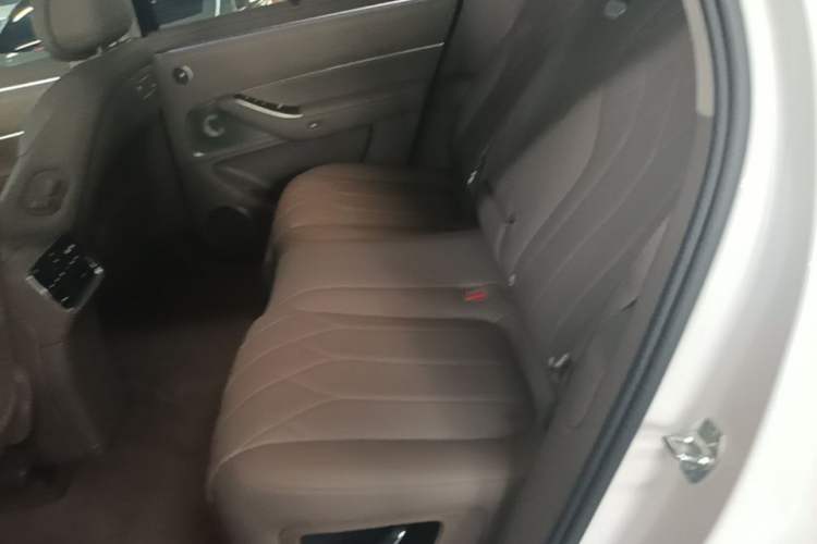 Used Hima AITO M8 2025 Model Pure Electric Max+ Five-Seat Long-Range Version Left Rear Seat