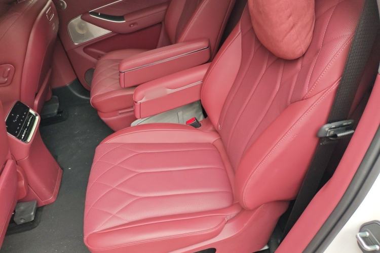 Used Hima AITO M8 2025 Extended-Range Max Version 37 kWh 6-Seater Left Rear Seat